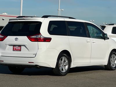 2016 Toyota Sienna - Photo 2