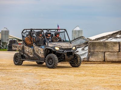 2025 Honda Pioneer 1000-6 Deluxe Crew - Photo 25