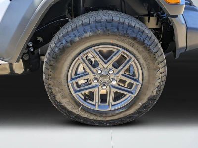 2026 Jeep Wrangler — photo 9 view