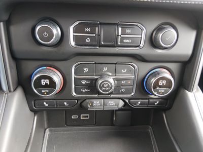 2024 Chevrolet Suburban - Photo 20