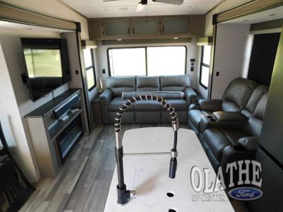 2023 Coachmen RV Chaparral - Photo 5