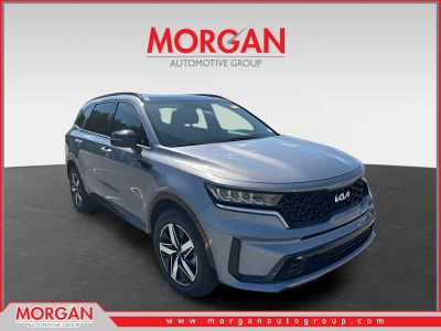 2022 Kia Sorento S in Everlasting Silver — front three-quarter view