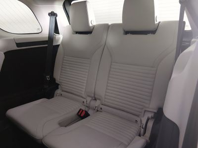 2025 Land Rover Discovery - Photo 18