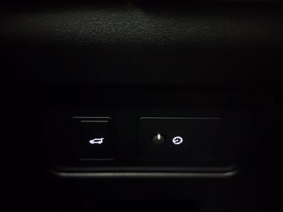2025 Land Rover Discovery - Photo 13