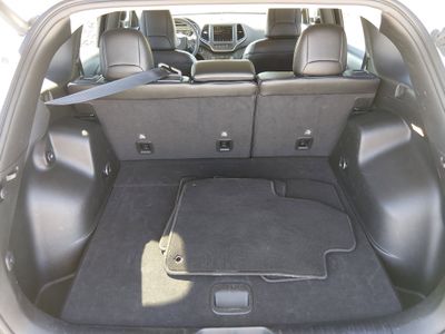 2023 Jeep Cherokee — photo 11 view