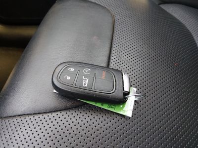 2023 Jeep Cherokee — photo 15 view