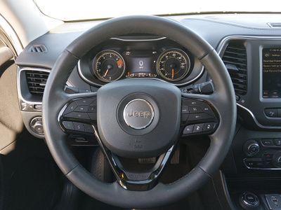 2023 Jeep Cherokee — photo 12 view