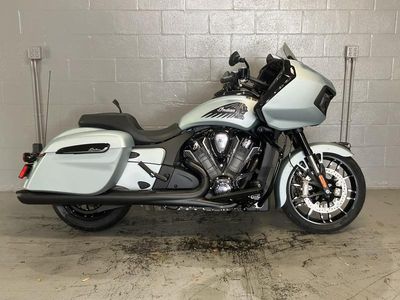2025 Indian Motorcycle Challenger Dark Horse 112 Frost Silver Smoke - Photo 10