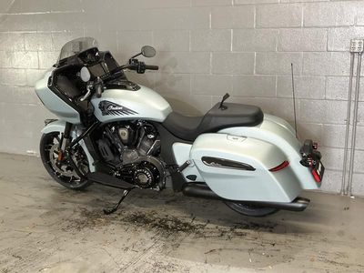 2025 Indian Motorcycle Challenger Dark Horse 112 Frost Silver Smoke - Photo 7