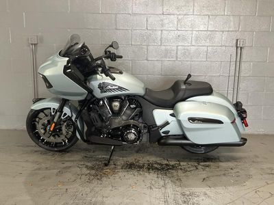 2025 Indian Motorcycle Challenger Dark Horse 112 Frost Silver Smoke - Photo 11