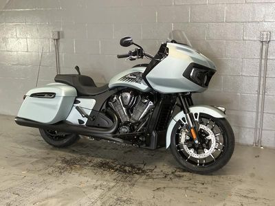 2025 Indian Motorcycle Challenger Dark Horse 112 Frost Silver Smoke - Photo 4