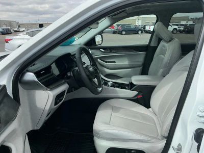 2023 Jeep Grand Cherokee L — photo 9 view