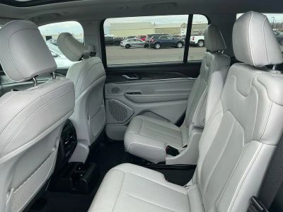 2023 Jeep Grand Cherokee L — photo 17 view