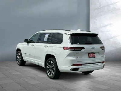 2023 Jeep Grand Cherokee L — interior view