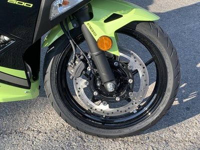 2026 Kawasaki Ninja 500 ABS Metallic Yellowish Green/Ebony - Photo 10