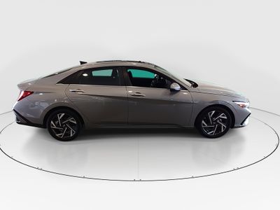 2025 Hyundai Elantra — photo 8 view