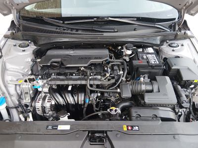 2025 Hyundai Elantra — photo 9 view