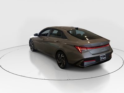 2025 Hyundai Elantra — detail view