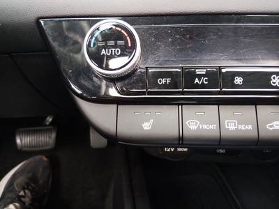2025 Hyundai Elantra — photo 18 view