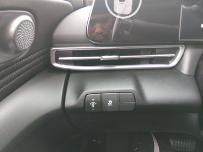 2025 Hyundai Elantra — photo 13 view