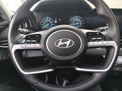 2025 Hyundai Elantra — photo 12 view