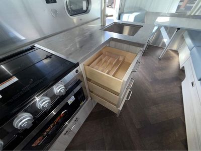2026 Airstream International - Photo 17