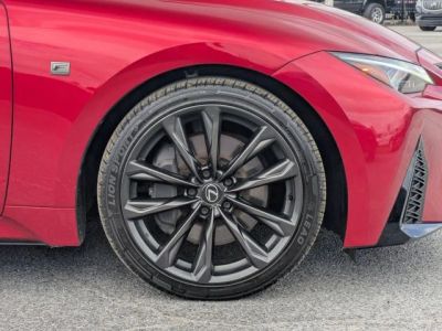 2024 Lexus IS - Photo 9