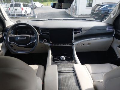 2024 Jeep Wagoneer L - Photo 13