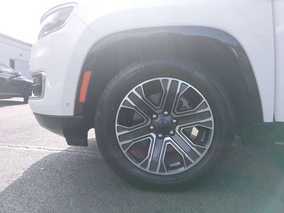 2024 Jeep Wagoneer L - Photo 10