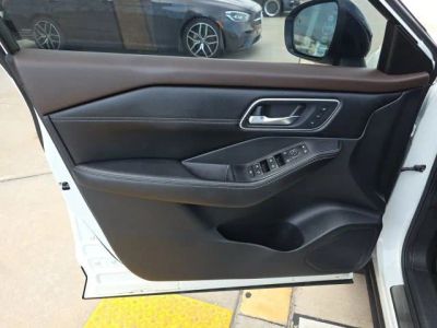 2023 Nissan Rogue — photo 11 view