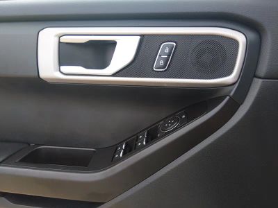 2022 Ford Explorer — photo 18 view