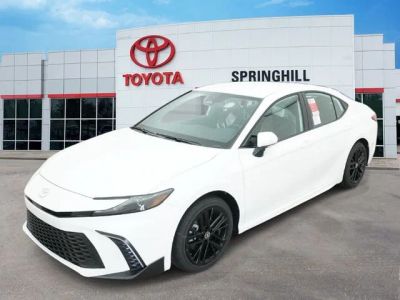 2026 Toyota Camry SE — front three-quarter view