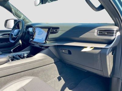 2026 Jeep Grand Wagoneer — photo 32 view