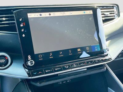 2026 Jeep Grand Wagoneer — photo 13 view