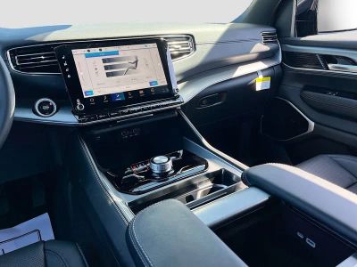 2026 Jeep Grand Wagoneer — photo 25 view