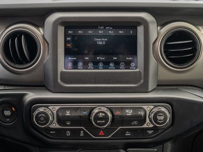 2023 Jeep Gladiator - Photo 34