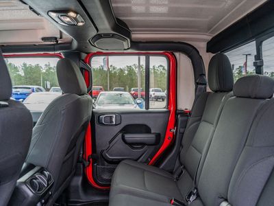 2023 Jeep Gladiator - Photo 18