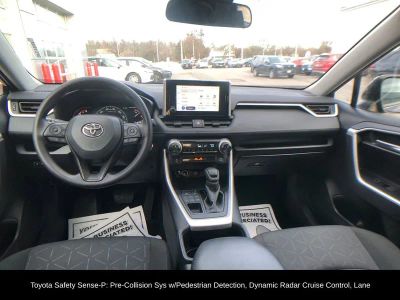 2025 Toyota RAV4 XLE - Photo 15