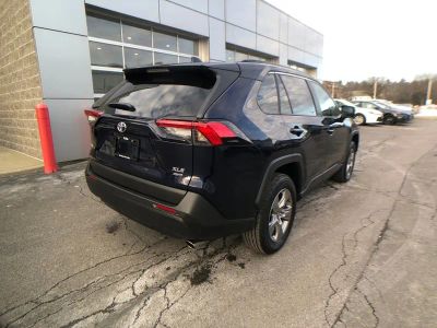 2025 Toyota RAV4 XLE - Photo 4