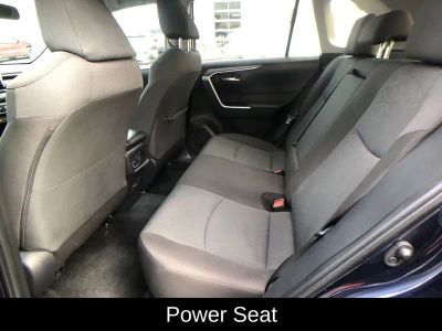 2025 Toyota RAV4 XLE - Photo 14