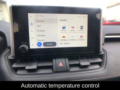 2025 Toyota RAV4 XLE - Photo 21
