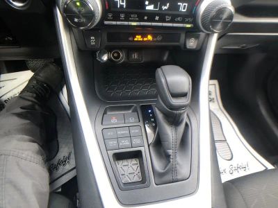 2025 Toyota RAV4 XLE - Photo 25