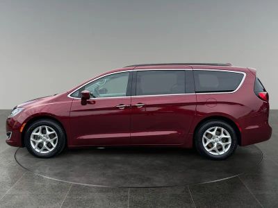 2018 Chrysler Pacifica — detail view