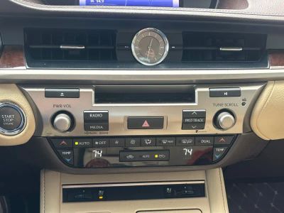 2016 Lexus ES - Photo 12