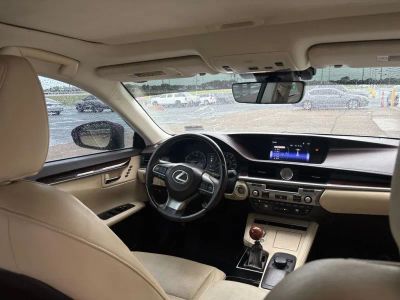 2016 Lexus ES - Photo 28