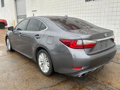 2016 Lexus ES - Photo 6