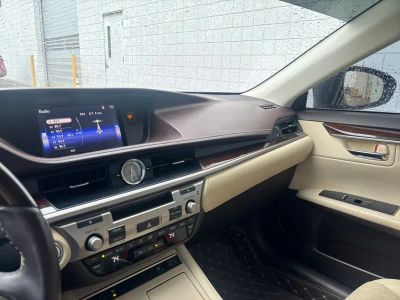 2016 Lexus ES - Photo 14