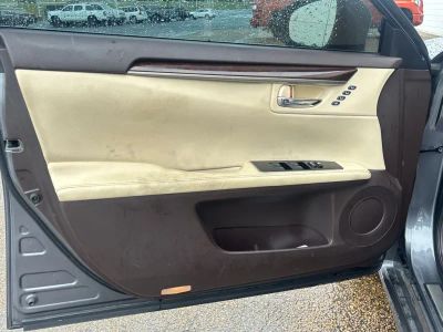 2016 Lexus ES - Photo 7