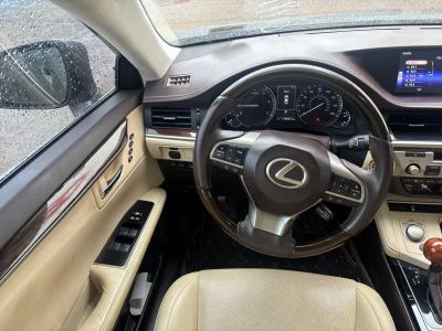 2016 Lexus ES - Photo 2