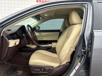 2016 Lexus ES - Photo 3